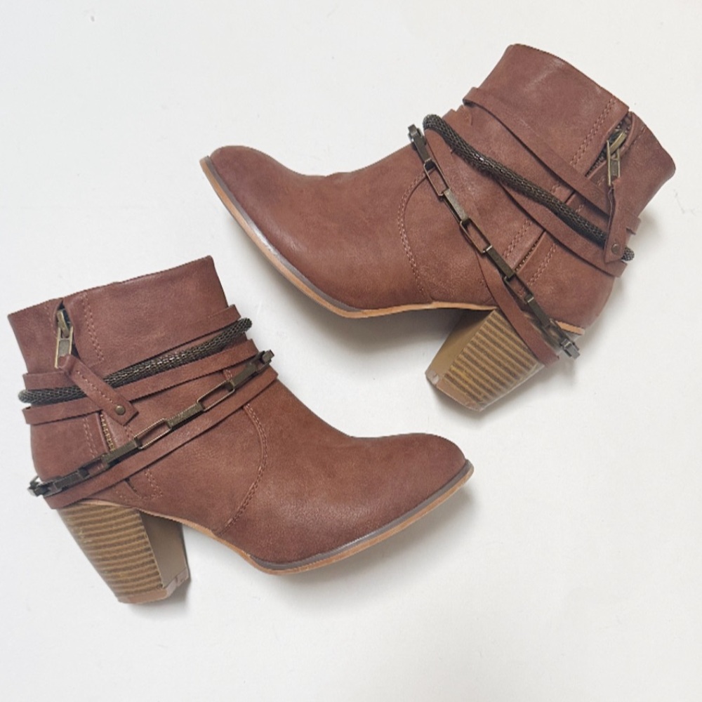 Venus brown vegan leather bronze chain strap heeled ankle boots size 6